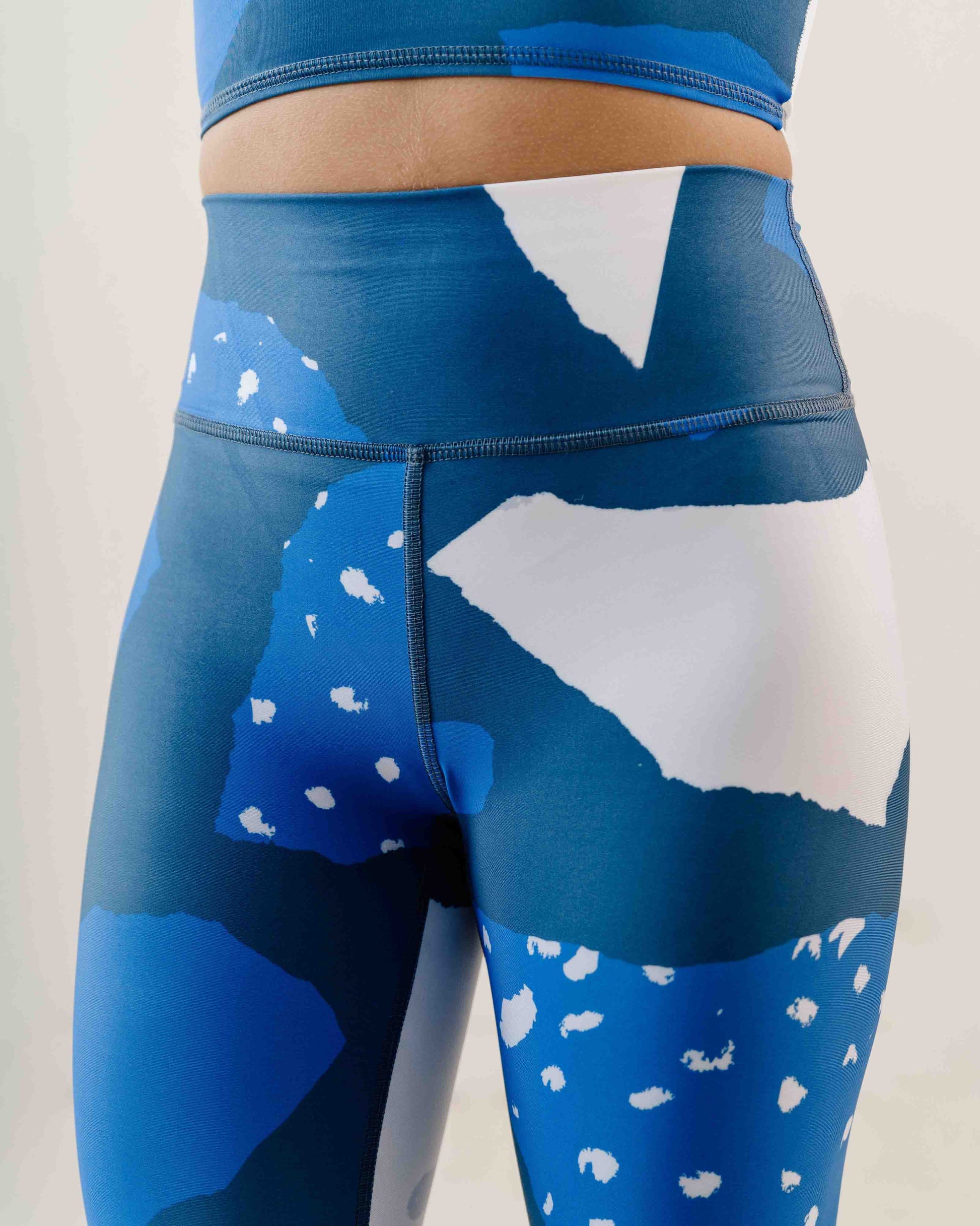 Midnight Artifact Legging – Blue Feather